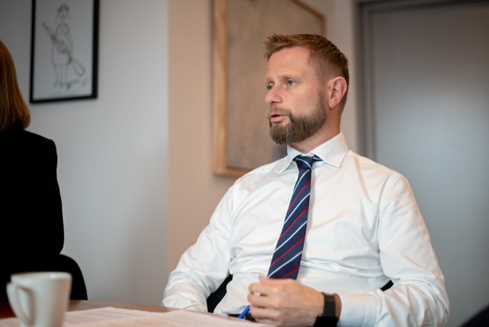 Helseminister Bent Høie (H) har oppfordret kommunene sterkt til å signere en intensjonserklæring om journalprosjektet Akson. Det er én uke igjen av fristen han har gitt dem. Nok kommuner må signere dersom staten skal finansiere prosjektet med sin andel. Arkvifoto. Foto: Helseminister Bent Høie (H) har oppfordret kommunene sterkt til å signere en intensjonserklæring om journalprosjektet Akson. Det er én uke igjen av fristen han har gitt dem. Nok kommuner må signere dersom staten skal finansiere prosjektet med sin andel. Arkvifoto. Foto: