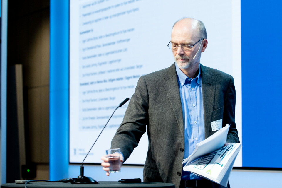 EVALUERING: Proba-forsker Jens Plahte presenterte og overleverte torsdag evalueringsrapporten for Systemet for nye metoder til helse- og omsorgsminister Ingvild Kjerkol. Foto: Vidar Sandnes Foto: EVALUERING: Proba-forsker Jens Plahte presenterte og overleverte torsdag evalueringsrapporten for Systemet for nye metoder til helse- og omsorgsminister Ingvild Kjerkol. Foto: Vidar Sandnes Foto: