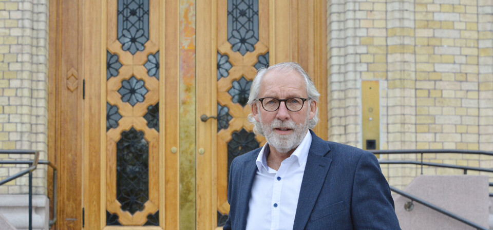 FERSKING: Carl-Erik Grimstad (V) gjør seg klar til å entre Stortinget. Han vil jobbe med helse, og blir nytt medlem i Helse- og omsorgskomiteen. Foto: Per Corneliussen
