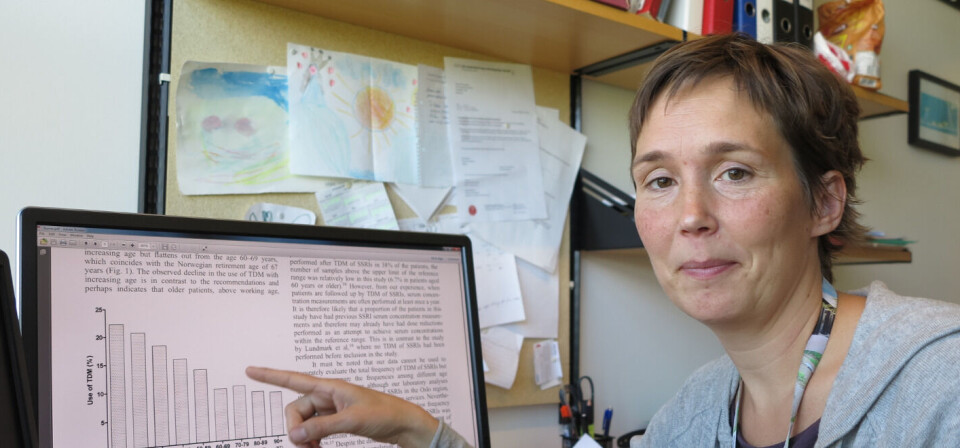 BURDE VÆRT OMVENDT: Yngre pasienter, søylen lengst til venstre i diagrammet, får oftere utført serummålinger ved antidepressivabruk enn de eldre. – Det burde vært omvendt, sier professor Monica Hermann ved Universitetet i Oslo. Foto: Bjarne Røsjø/UiO
Foto: BURDE VÆRT OMVENDT: Yngre pasienter, søylen lengst til venstre i diagrammet, får oftere utført serummålinger ved antidepressivabruk enn de eldre. – Det burde vært omvendt, sier professor Monica Hermann ved Universitetet i Oslo. Foto: Bjarne Røsjø/UiO
Foto: