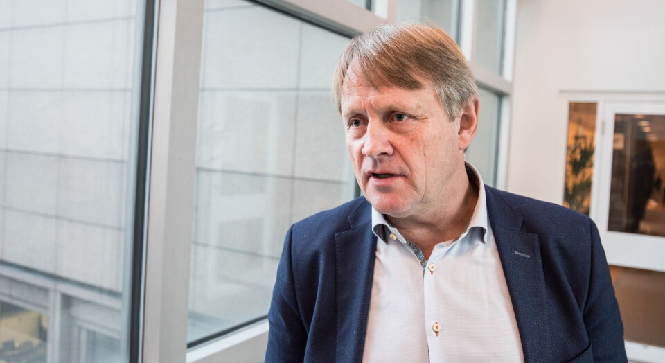 PEKER PÅ OVERLEGENS ANSVAR: – Alle kan gjøre feil, selv den beste bakvakt. Da er det viktig å få ryddet raskt opp med den det gjelder, sier Jon Helle, leder av Overlegeforeningen (OF). Arkivfoto: Vidar Sandnes Foto: