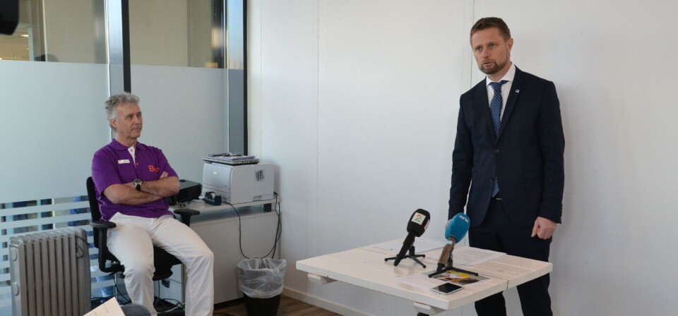 FASTLEGER FORSKRIVER MEST: Cirka 80 prosent av all antibiotika forskrives i primærhelsetjenesten. Her lanserer helseminister Bent Høie handlingsplan mot antibiotikaresistens, med fastlege Ola Sand ved Best Helse Nordstrand i Oslo som engasjert tilhører og medspiller. Foto: Lisbeth Nilsen Foto: FASTLEGER FORSKRIVER MEST: Cirka 80 prosent av all antibiotika forskrives i primærhelsetjenesten. Her lanserer helseminister Bent Høie handlingsplan mot antibiotikaresistens, med fastlege Ola Sand ved Best Helse Nordstrand i Oslo som engasjert tilhører og medspiller. Foto: Lisbeth Nilsen Foto: