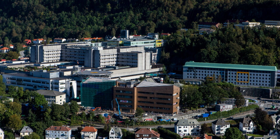 ENDRER: Ved Haukeland universitetssjukehus endres nå reglene fra «bør» til «skal» når det gjelder å avvente negativt testsvar for covid-19 før vikarer starter i jobb. Foto: Haukeland/HElse Vest ENDRER: Ved Haukeland universitetssjukehus endres nå reglene fra «bør» til «skal» når det gjelder å avvente negativt testsvar for covid-19 før vikarer starter i jobb. Foto: Haukeland/HElse Vest