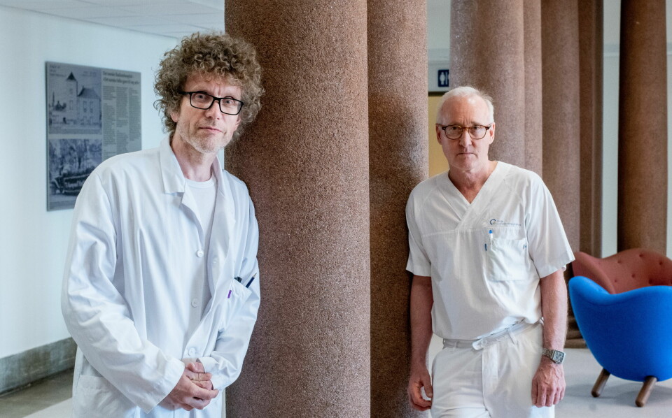 BEKYMRET FOR PASIENTENE: Overlegene Alexander Fosså (t.v.) og Arne Kolstad er bekymret for at pasientene ikke får tilgang til ny behandling mot lymfekreft. Foto: Vidar Sandnes