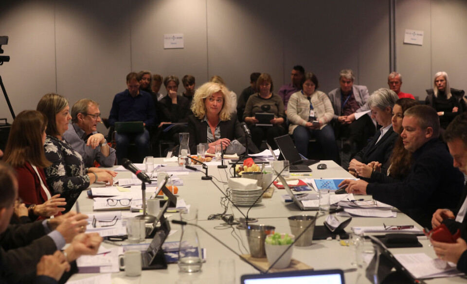Styret i Helse Nord brukte tid på vedtaket onsdag ettermiddag. Marianne Telle, styreleder, fortalte om trusler hun har fått forut for møtet. Flere fra det kardiolgiske miljøet ved Nordlandssykehuset var tilstede på tilhørerbenken. Foto: Tom Melby/Avisa Nordland