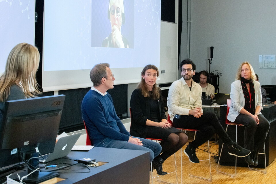 DEBATT: Fra venstre, Bjørn Naume, Ingrid Stenstadvold Ross, Kaveh Rashidi og Ingeborg Rossow. Foto: Vidar Sandnes DEBATT: Fra venstre, Bjørn Naume, Ingrid Stenstadvold Ross, Kaveh Rashidi og Ingeborg Rossow. Foto: Vidar Sandnes