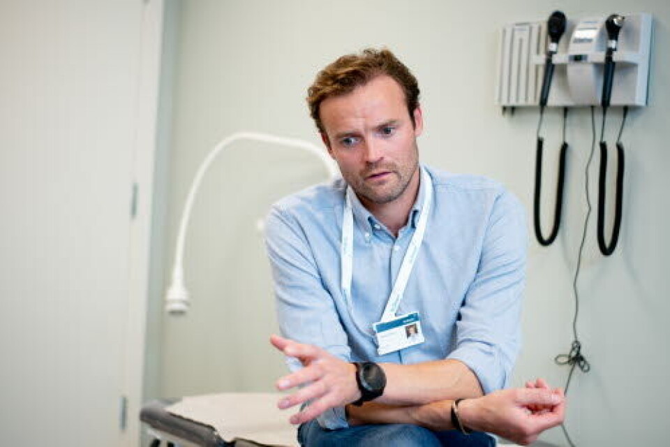 DYRT: Daniel Sørli påpeker at alle unge leger som jobber i allmennmedisin, vet godt at det er dyrt å betale for kursene selv. Han sier at det er noe de kunne hjulpet til med å gjennomføre for legene og finansiert på en god måte.
Foto: Vidar Sandnes DYRT: Daniel Sørli påpeker at alle unge leger som jobber i allmennmedisin, vet godt at det er dyrt å betale for kursene selv. Han sier at det er noe de kunne hjulpet til med å gjennomføre for legene og finansiert på en god måte.
Foto: Vidar Sandnes
