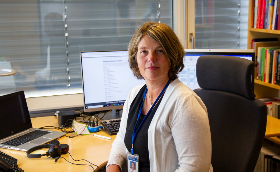 OPPFØLGING: – Vi har fulgt de vaksinerte i fire uker, og sammenlignet forekomst av hjerte og kardiagnoser i registrene opp mot hva som er forventet forekomst i den generelle befolkningen, sier fagdirektør Hanne Løvdal Gulseth i Folkehelseinstituttet. Foto: Julie Kalveland OPPFØLGING: – Vi har fulgt de vaksinerte i fire uker, og sammenlignet forekomst av hjerte og kardiagnoser i registrene opp mot hva som er forventet forekomst i den generelle befolkningen, sier fagdirektør Hanne Løvdal Gulseth i Folkehelseinstituttet. Foto: Julie Kalveland