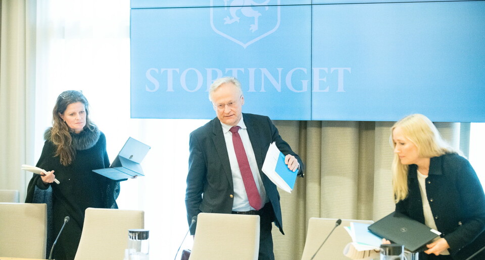 MÅ SE BÆREKRAFT: – Ser vi ikke konturene av noe som kan være økonomisk bærekraftig når vi har fått saken belyst, så vil det være å kaste bort ressurser å gå videre til en full utredning, sier styreleder Svein I. Gjedrem om valget om å 'belyse' Ullevåll-alternativet. Her sammen med administrerende direktør Cathrine Lofthus (t.v.) og økonomidirektør Hanne Gaaserød. Foto: Vidar Sandnes