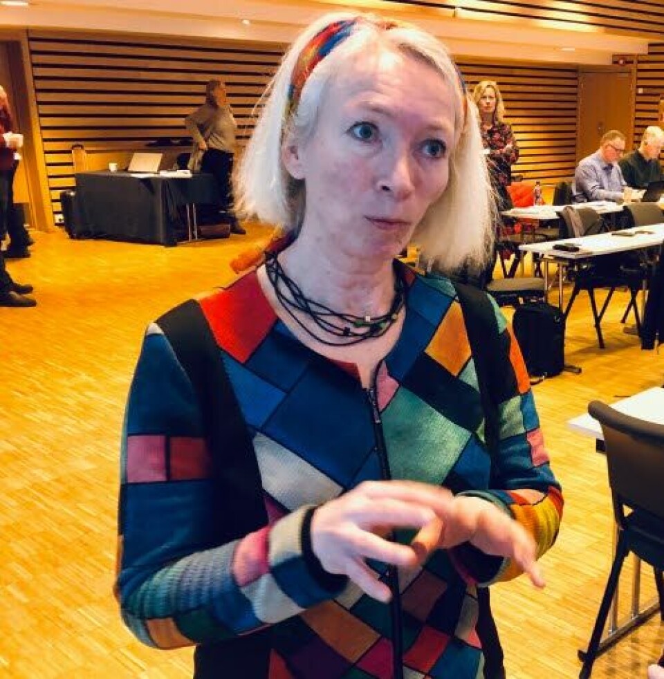– Det gir et inntrykk av at jeg støtter Akson. Det gjør jeg ikke, sier Anette Fosse.
Foto: Anne Grete Storvik – Det gir et inntrykk av at jeg støtter Akson. Det gjør jeg ikke, sier Anette Fosse.
Foto: Anne Grete Storvik
