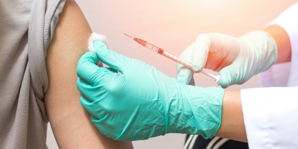 HPV-VAKSINE: – Gjennom vaksinering hindres HPV-infeksjoner som mange år senere kan føre til utvikling av kreft, skriver artikkelforfatterne. HPV-VAKSINE: – Gjennom vaksinering hindres HPV-infeksjoner som mange år senere kan føre til utvikling av kreft, skriver artikkelforfatterne.