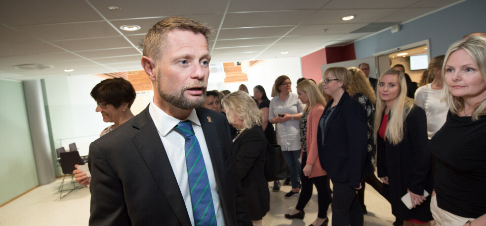 KOMPLEKSITET: – Jeg tror den største utfordringen for ledere i kommunehelsetjenesten er kompleksiteten, sier helseminister Bent Høie, her på BI sammen med studentene på den ett-årige lederutdanningen for ledere i primærhelsetjenesten. Foto: Vidar Sandnes Foto: