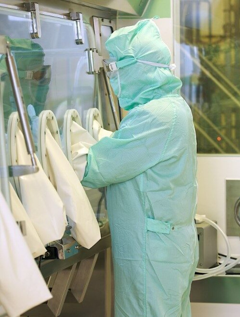STRENGT REGIME: De ansatte ved vaksinefabrikken følger et strengt hygiene- og påkledningsregime for å hindre at vaksinene blir forurenset.
Foto: GSK