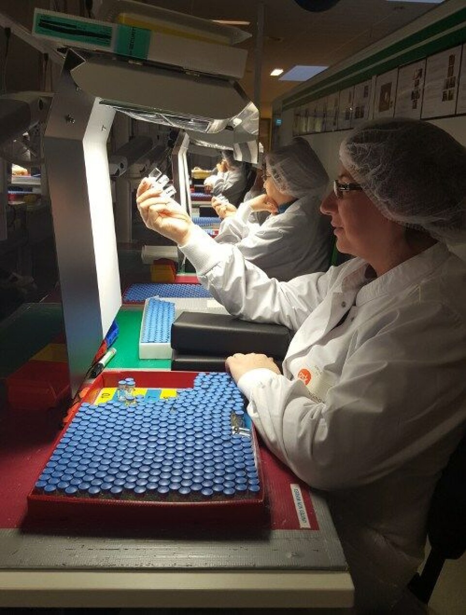 TIDKREVENDE INSPEKSJON: Anslagsvis 70 prosent av produksjonstiden går med til inspeksjoner og analyser i ulike ledd, for å sikre at sluttproduktet er trygt å bruke.
Foto: GSK