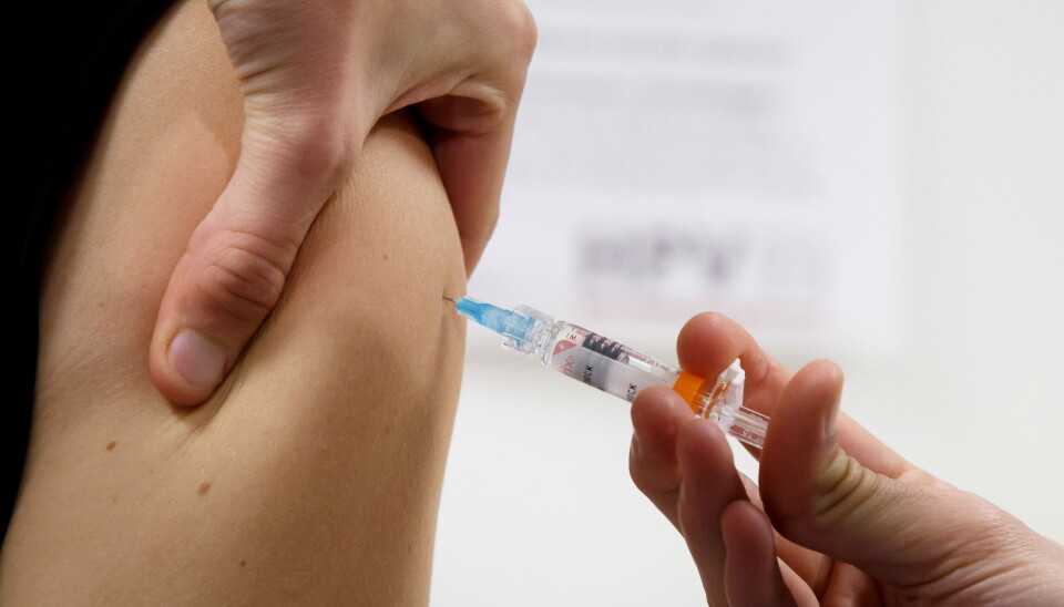 IKKE BRA NOK: I dag tilbyr Norge vaksinen Cervarix, som blant annet skal beskytte mot livmorhalskreft. Dersom dagens regime videreføres også etter denne anbudsrunden, må kvinner fortsatt gjennom omfattende screening for å oppdage de tilfellene som vaksinen ikke beskytter mot., skriver Ameli Tropé. Foto: Heiko Junge / NTB