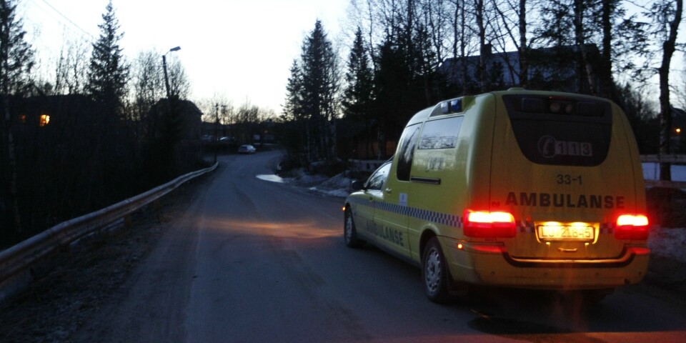 SIKKERHET I FARE? – Hvis ambulansen forbindes med tvang, risikerer vi å skade tilliten til ambulansepersonell – og at voldsbruk eskalerer og svekker sikkerheten, mener artikkelforfatterne. SIKKERHET I FARE? – Hvis ambulansen forbindes med tvang, risikerer vi å skade tilliten til ambulansepersonell – og at voldsbruk eskalerer og svekker sikkerheten, mener artikkelforfatterne.