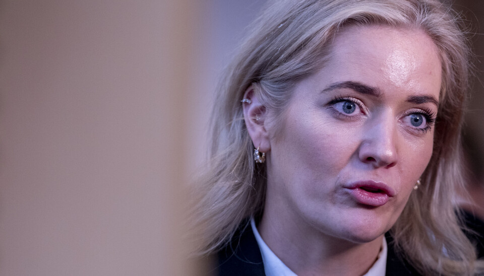 Justisminister Emilie Enger Mehl (Sp) har mottatt rapporten om hva vold i nære relasjoner koster samfunnet. Justisminister Emilie Enger Mehl (Sp) har mottatt rapporten om hva vold i nære relasjoner koster samfunnet.