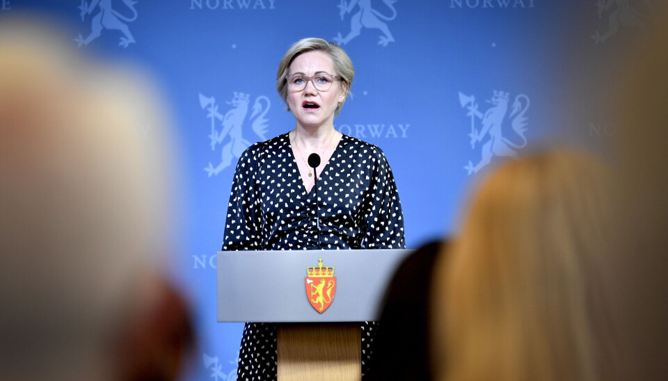 LOVENDRING: Helse- og omsorgsminister Ingvild Kjerkol (Ap) foreslår nå lovendringer som skal gi Helsetilsynet flere og bedre verktøy for å kunne reagere strengere overfor helsepersonell som begår overgrep. Arkivfoto: Rodrigo Freitas / NTB LOVENDRING: Helse- og omsorgsminister Ingvild Kjerkol (Ap) foreslår nå lovendringer som skal gi Helsetilsynet flere og bedre verktøy for å kunne reagere strengere overfor helsepersonell som begår overgrep. Arkivfoto: Rodrigo Freitas / NTB