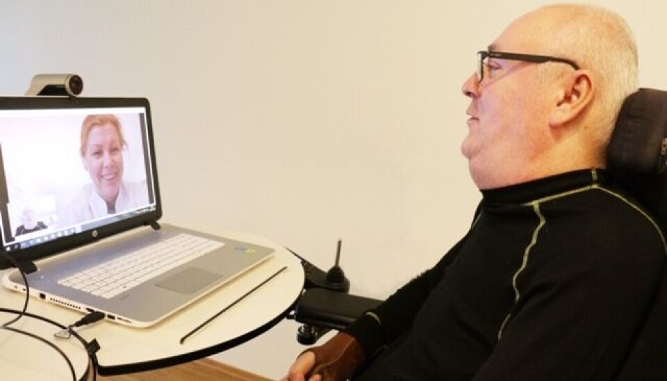 NY FREMTID: – Med videreutviklet digital teknologi kan flere pasienter behandles og oppfølges uten å måtte reise langt eller tilbringe lang tid i sykehus eller klinikker, påpeker artikkelforfatterne. NY FREMTID: – Med videreutviklet digital teknologi kan flere pasienter behandles og oppfølges uten å måtte reise langt eller tilbringe lang tid i sykehus eller klinikker, påpeker artikkelforfatterne.