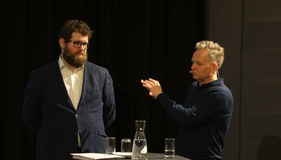 KLINISKE STUDIER: Regjeringen vil ha mer klinisk forskning, understreket statssekretær Karl Kristian Bekeng (Ap), t.v. Da er det kjempeviktig at man greier å få dette budskapet frem til dem som styrer helseforetakene, understreket Ole Alexander Opdalshei i Kreftforeningen. KLINISKE STUDIER: Regjeringen vil ha mer klinisk forskning, understreket statssekretær Karl Kristian Bekeng (Ap), t.v. Da er det kjempeviktig at man greier å få dette budskapet frem til dem som styrer helseforetakene, understreket Ole Alexander Opdalshei i Kreftforeningen.