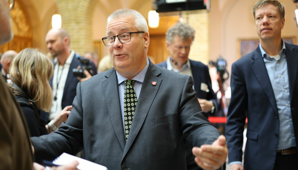 LIS1: Bård Hoksrud Frp) reagerer på at regjeringen ikke kom med løfte om å øke antall stillinger for lege i spesialisering da revidert statsbudsjett ble lagt fram.