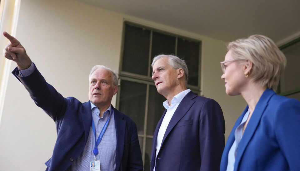 OMVISNING: Klinikkleder for Kreftklinikken, Sigbjørn Smeland snakker med statsminister Jonas Gahr Støre og helse- og omsorgsminister Ingvild Kjerkol som besøker det nye Radiumhospitalet. Foto: Beate Oma Dahle / NTB OMVISNING: Klinikkleder for Kreftklinikken, Sigbjørn Smeland snakker med statsminister Jonas Gahr Støre og helse- og omsorgsminister Ingvild Kjerkol som besøker det nye Radiumhospitalet. Foto: Beate Oma Dahle / NTB