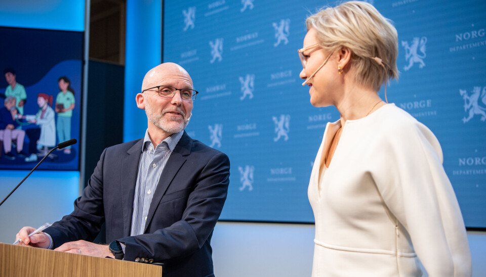 OVERLEVERING: Fagdirektør i FHI Kjetil Telle (t.v) og helse- og omsorgsminister Ingvild Kjerkol (Ap) under pressekonferansen i Marmorhallen der Telle overleverte utvalgets rapport om fastlegeordningen.
Foto: Annika Byrde / NTB OVERLEVERING: Fagdirektør i FHI Kjetil Telle (t.v) og helse- og omsorgsminister Ingvild Kjerkol (Ap) under pressekonferansen i Marmorhallen der Telle overleverte utvalgets rapport om fastlegeordningen.
Foto: Annika Byrde / NTB