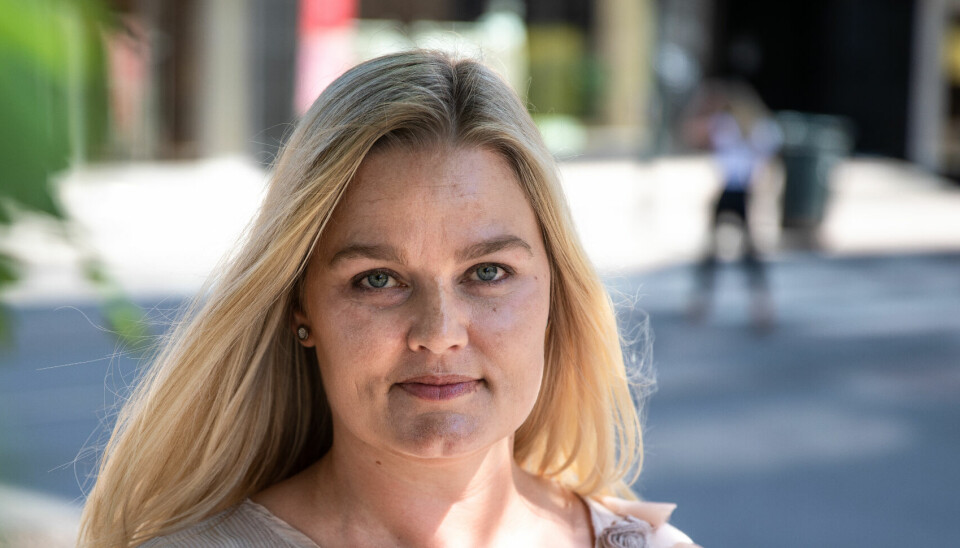 BEKYMRET: Leder i Jordmorforbundet i Norsk Sykepleierforbund Hanne Charlotte Schjelderup er bekymret for kombinasjonen lav bemanning og mange igangsatte fødsler.