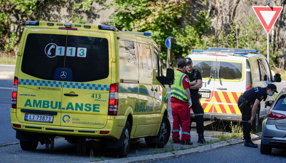 Ambulansepersonell må ofte rykke ut til alvorlige hendelser, som her til et masseslagsmål i 2021. Da er det viktig med verktøy som kan forutse og redusere risikoen for vold. Ambulansepersonell må ofte rykke ut til alvorlige hendelser, som her til et masseslagsmål i 2021. Da er det viktig med verktøy som kan forutse og redusere risikoen for vold.