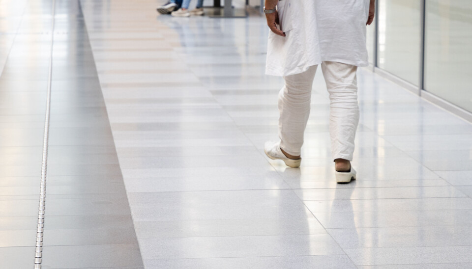 EN FARE: I et brev til legen skriver helsetilsynet at vedkommende må anses å være til fare for sikkerheten i helse- og omsorgstjenesten. Illustrasjonsbilde Tone Herregården