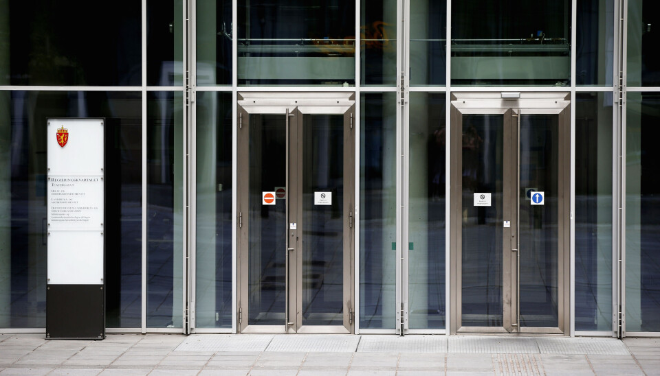 ALL MAKT I DETTE HUS. Justeringene i helselovgivningen legger opp til en sentralisering av makt til departementet, skriver kommuneoverlege Cato Innerdal. Foto: NTB ALL MAKT I DETTE HUS. Justeringene i helselovgivningen legger opp til en sentralisering av makt til departementet, skriver kommuneoverlege Cato Innerdal. Foto: NTB