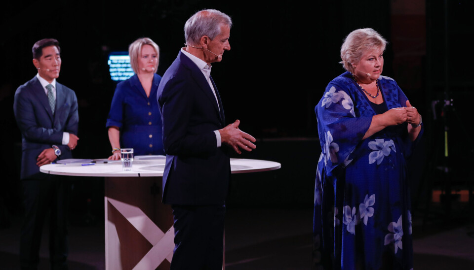 BEVEGET: Både statsminister Jonas Gahr Støre (Ap) og Høyre-leder Erna Solberg (H) var tydelig beveget av den sterke historien. BEVEGET: Både statsminister Jonas Gahr Støre (Ap) og Høyre-leder Erna Solberg (H) var tydelig beveget av den sterke historien.