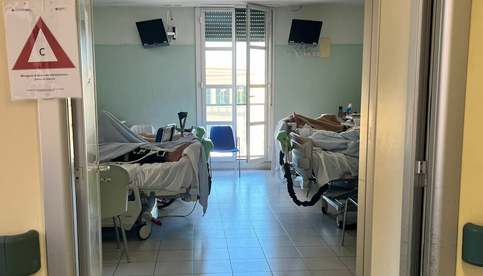 RESISTENS I ROMA: Bilde fra 4-mannsstue på et sykehus i Roma. En av pasientene har en alvorlig infeksjon med en ekstremresistent bakterie. På grunn av plassmangel og liten kapasitet til isolering ligger pasienten på en 4-mannsstue. Foto: Kristian Tonby