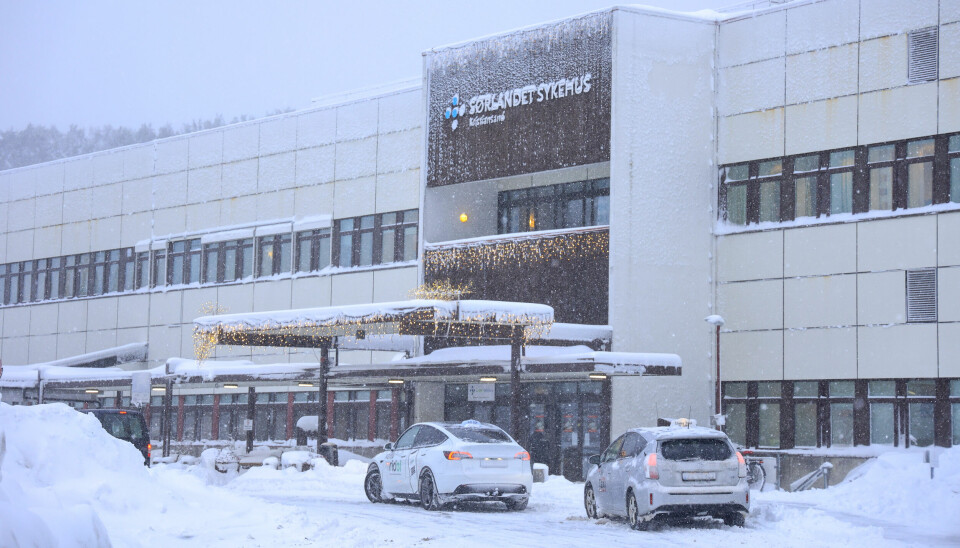 EGET ANSVAR: Det er de ansattes ansvar å komme seg på jobb i snøværet, opplyser ledelsen på Sørlandet sykehus. Foto: Tor Erik Schrøder / NTB
