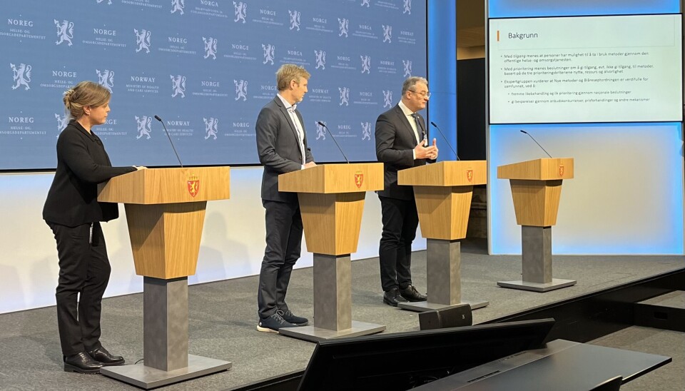 LEDERTRIO: Ingrid Miljeteig (f.v), Hans Olav Melberg og Jan Frich ledet hver sin ekspertgruppe som forrige uke leverte sine innspill til arbeidet med den kommende stortingsmeldingen, om prioriteringer i helsetjenesten.