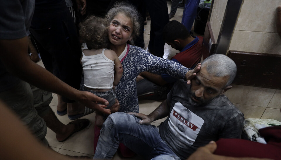 Israelske styrker angrep tirsdag kveld flyktningleiren Bureij på Gazastripen. Drepte og sårede ble fraktet til al-Aqsa-sykehuset i nærheten. Foto: AP / NTB