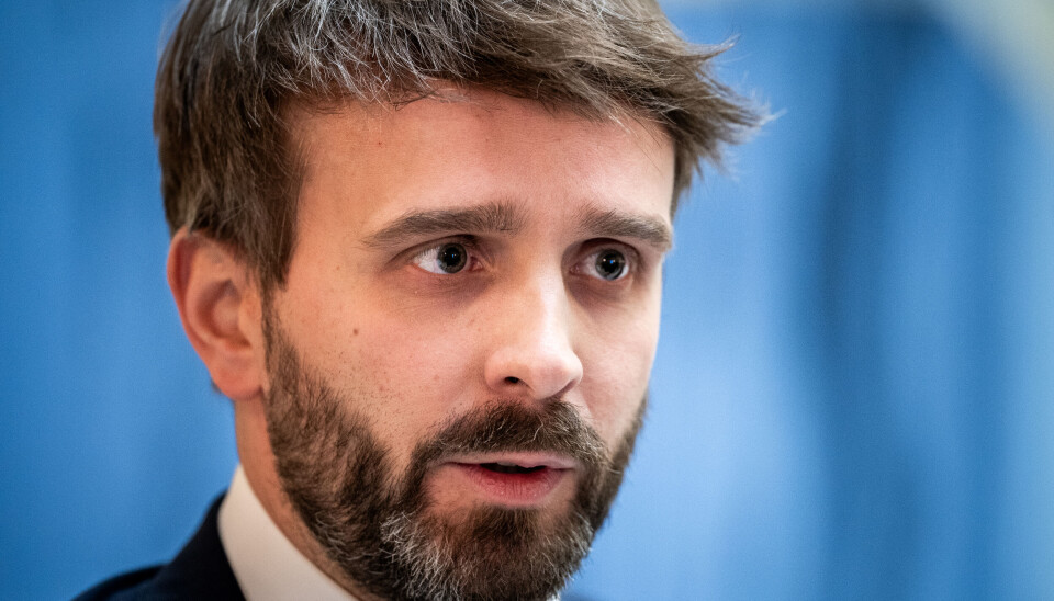 FOR LANGE: Helseminister Jan Christian Vestre (Ap) er tydelig på at køene er for lange, men mener politikken må få fungere over tid.Foto: Thomas Fure / NTB