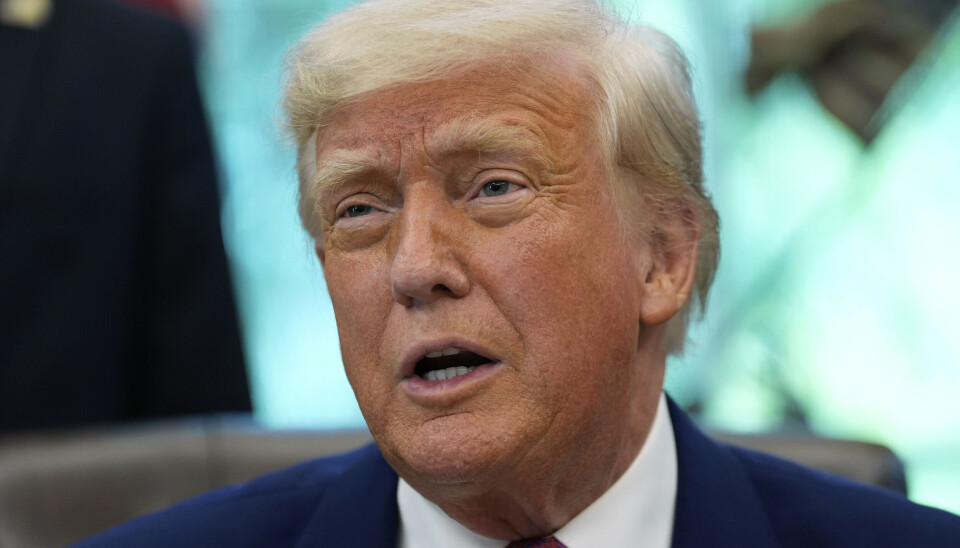 Donald Trump truer med økte tollsatser til land som ikke legger seg på samme linje som USA i legemiddelprising. Foto: Alex Brandon / AP / NTB