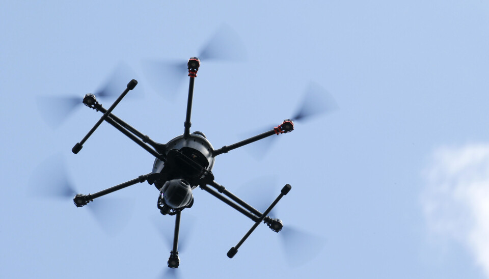 EYE IN THE SKY: Droneovervåkning av psykisk syke pasienter skal frigjøre ressurser til pasientkontakt ved Sahlgrenske universitetssykehus i Göteborg. Illustrasjonsfoto: REUTERS/Gonzalo Fuentes