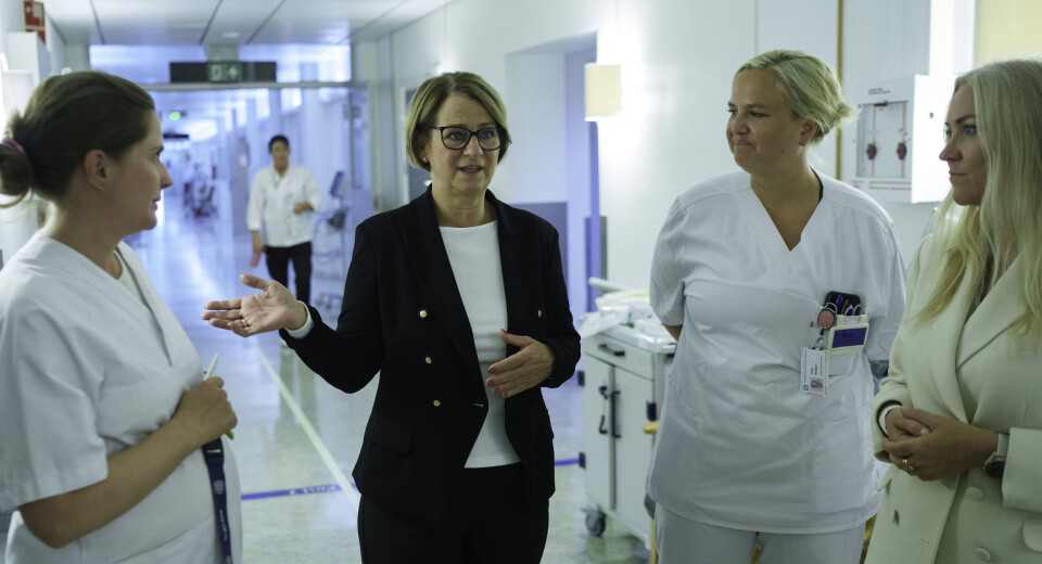 Helsepolitisk talsperson for Høyre Tone Trøen i samtale med sykepleierne Miriam Figenschou Olstad og Anja Bangen på Lovisenberg sykehus i Oslo. Lill Sverresdatter Larsen, forbundsleder Norsk Sykepleierforbund (t.h)