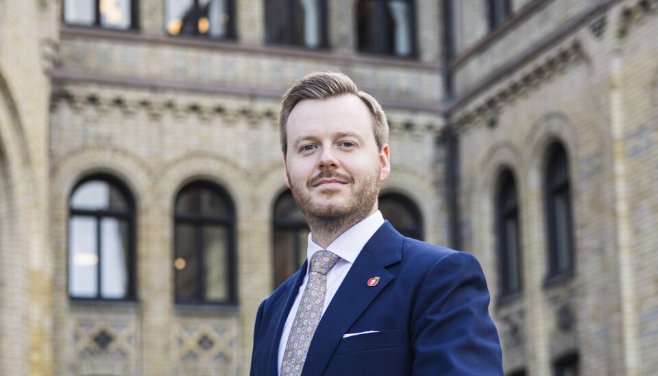 Kristian Eilertsen er Fremskrittspartiets helsepolitiske talsperson. Han mener regjeringen henger bakpå med å sikre nok fagfolk innen eldreomsorg i sykehusene. Foto: Frp/ NTB