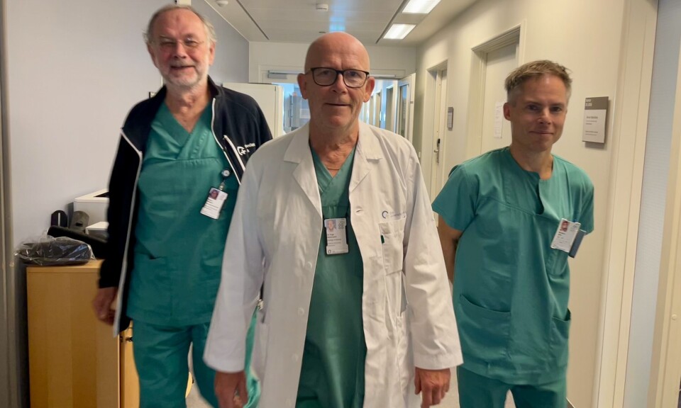 HÅPER Å REDDE FINGRE: I flere studier har de sett på effekten av å bruke sensor sier fra hvordan det står til med replanterte fingre. Fra venstre: Magne Røkkum, spesialist i ortopedi, professor ved akuttklinikken Tor Inge Tønnesen og spesialist i ortopedi Ole-Gunnar Olsen