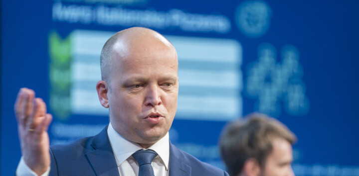 Direktører i helsevesenet får over 1,1 milliard i lønn og godtgjørelse. Sp krever kutt