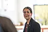 Tonje Brenna fotografert innendørs under 22. juli-markeringen i Oslo domkirke.